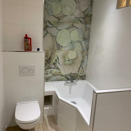 Rénovation complète de salle de bain moderne en Île-de-France