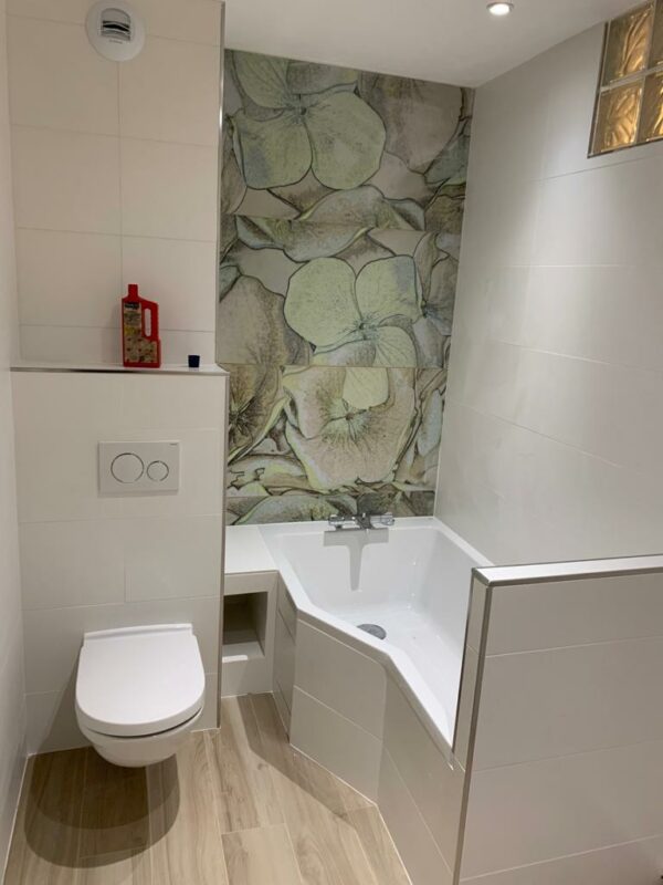 Rénovation complète de salle de bain moderne en Île-de-France