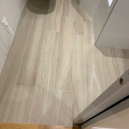 Rénovation complète de salle de bain moderne en Île-de-France