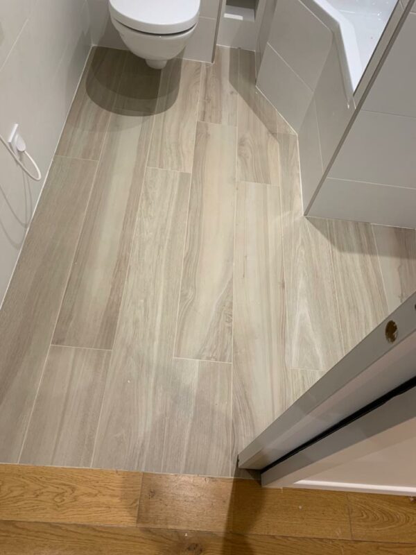 Rénovation complète de salle de bain moderne en Île-de-France