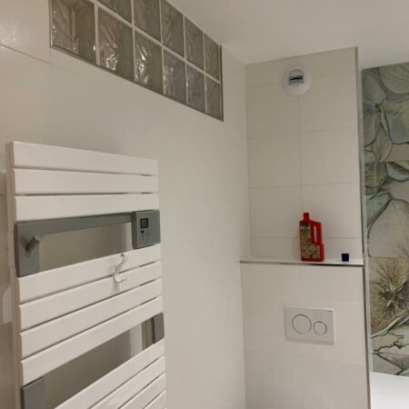 Rénovation complète de salle de bain moderne en Île-de-France